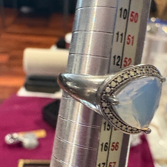 Elegant Silver Opal Ring - Picture 5 of 5